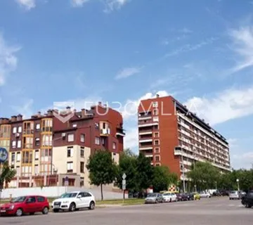 Zagreb, Središće, dvoetažni ulični poslovni prostor, 125 m2