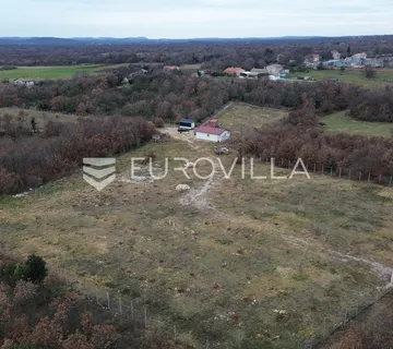 Istra, Svetvinčenat, prostrano mješovito zemljište s projektom i dozvolom, mirna lokacija 27277 m²