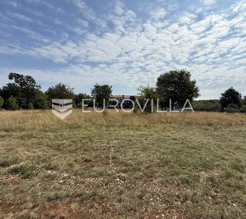 Istra, Smoljanci, građevinsko zemljište 707 m² mirna lokacija - Smoljanci, Svetvinčenat