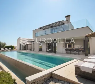 Istra, Vodnjan prekrasna vila neto korisne površine od 250 m² na velikoj okućnici s bazenom 78 m²