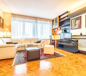 Zagreb, Centar, trosoban stan 80 m² s loggiom