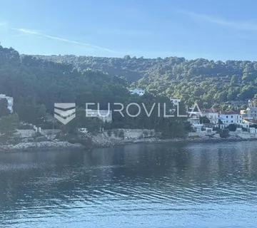 Šolta, hotel za rekonstrukciju prvi red do mora - cover