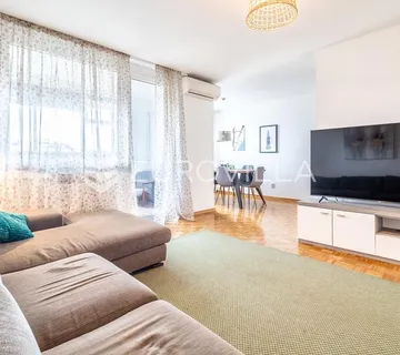 Zagreb, Prečko, uređen trosoban stan površine 74,12 m²