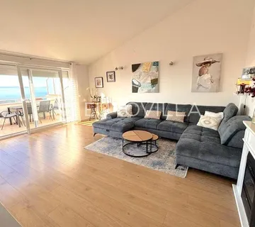 Split, Žnjan penthouse od 119,6 m² s pogledom na more i 2 parkirna mjesta