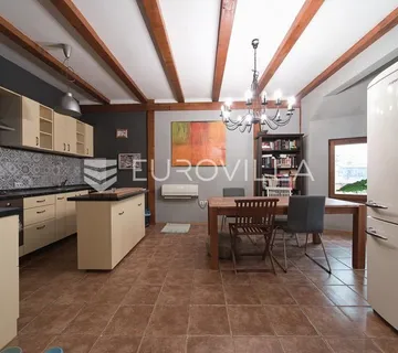 Osijek, Bilje, četverosobna kuća sa bazenom, 126 m²