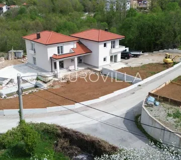 Matulji, Mučići, moderna dvojna kuća s bazenom i velikom okućnicom 711 m², četverosoban stan 212 m² - cover
