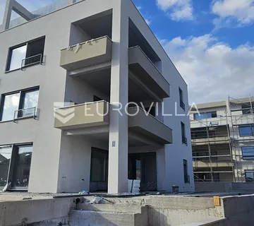 Kaštel Stari, luksuzan stan 102 m² zgrada s liftom, garažom i pogledom na more - cover