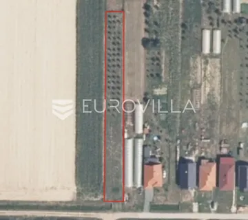 Đakovo, građevinsko zemljište 1396 m² s priključcima