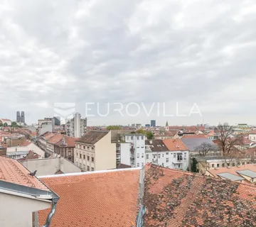 Zagreb, Britanski trg, dvoetažni stan za adaptaciju, 101 m²