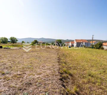 Drniš, građevinsko zemljište u samom centru