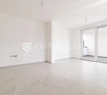 Zagreb, Blato, trosoban stan s vrtom u prizemlju moderne novogradnje, 63 m²