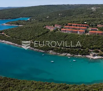 Istra, Duga Uvala, 1. kat, adaptirani apartman u sklopu naselja s pogledom na more,150 m od mora - Šegotići, Marčana