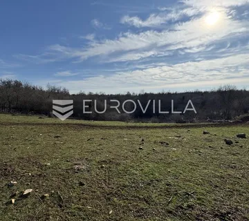 Istra, Poreč okolica - građevinsko zemljište 1154 m2 na rubu urbanizacije okruženo zelenilom - Višnjan