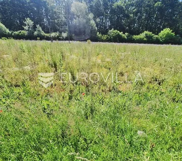 Karlovac, Ilovac, poljoprivredno zemljište 3050 m², uz glavnu cestu, blizina autoceste - Ilovac, Karlovac