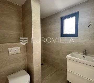 Istra, Poreč, dvojna kuća 168 m² s 4 spavaće sobe i 3 parkirna mjesta