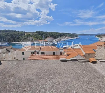 Brač, Milna samostojeća kuća u centru mjesta, u roh bau fazi - cover