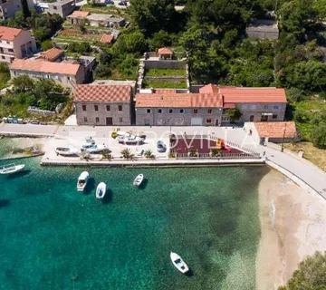 Korčula, Brna, građevinsko zemljište u drugom redu do mora - Brna, Smokvica