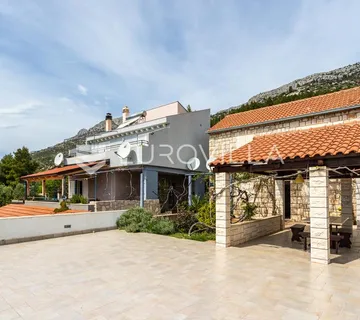 Hvar, prekrasna nekretnina na južnoj strani otoka s otvorenim pogledom na more - cover
