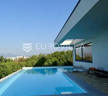 Rijeka, Kostrena, obiteljska villa s bazenom i gostinjskom kućom - Doričići, Kostrena