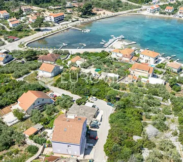 Otok Korčula, Lumbarda, dvoetažni stan površine 127 m², 2 red uz more - cover