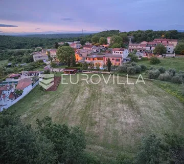 Istra, Šorići, jedinstveno građevinsko zemljište veličine 4621m2 srcu mjesta - Šorići, Kanfanar