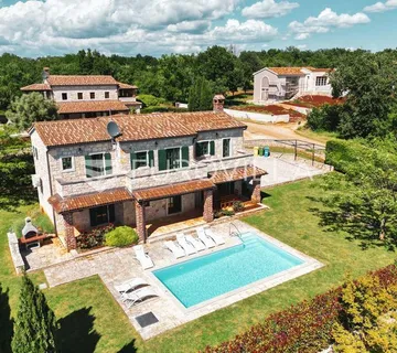 Istra, Sveti Lovreč, kamena vila 263 m2 s bazenom, velikim vrtom i pogledom na more - cover