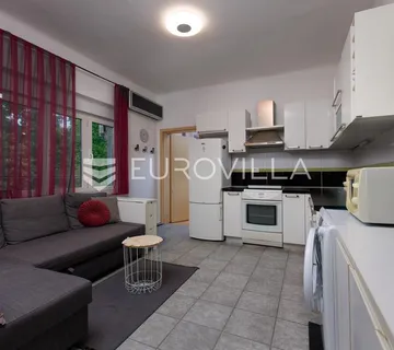 Rijeka, Škurinje, uredan dvosoban stan 31 m², odlična prilika za investiciju ili studente