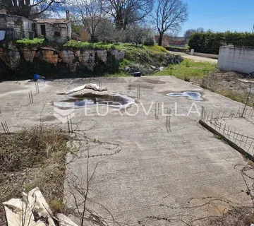 Istra, Smoljanci, građevinsko zemljište 970 m² s dozvolom za gradnju - Smoljanci, Svetvinčenat