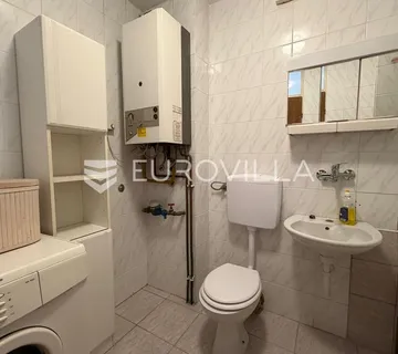 Đakovo, Centar, trosoban stan 61 m² sa spremištem
