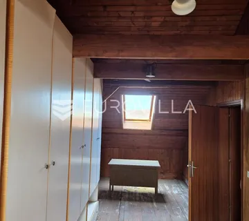 Zagreb, Gornja Dubrava, Trepčanska ulica, dvosoban stan u potkrovlju 45 m²