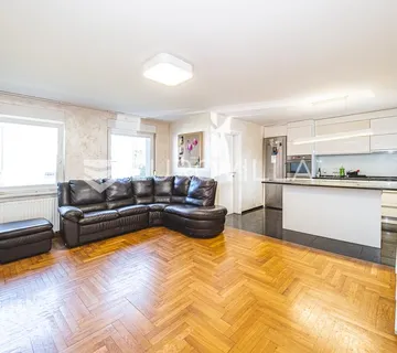 Obiteljska kuća 160 m², na dvije etaže s dvorištem i garažom - cover