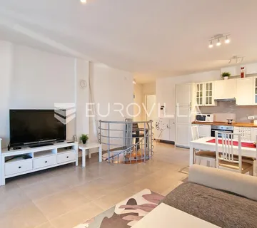 Peroj, Fažana, komforan stan 130 m² s vrtom 227 m² i prostranim suterenom