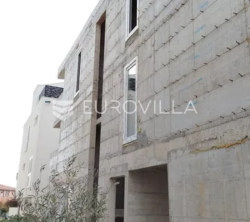 Zadar, Vir, dvosobni apartman na drugom katu površine 51,2 m²