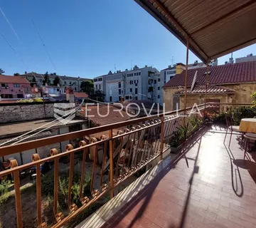 Istra, Pula, trosoban stan nadomak centra grada - Kaštanjer