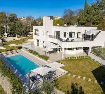 Otok Krk, Malinska, luksuzna vila s dva apartmana u prvom redu do mora - cover