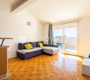 Kaštel Sućurac, kuća s tri stambene jedinice - cover
