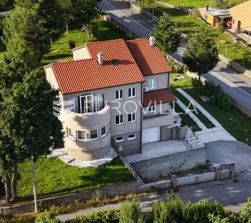 Viškovo, Marčelji, prostrana obiteljska kuća s dva stana 300 m² i velikom okućnicom 1137 m² - Marčelji, Viškovo
