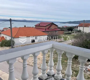 Jasenice, Maslenica, lijepa dvojna kuća s četiri odvojene jedinice kraj mora - cover