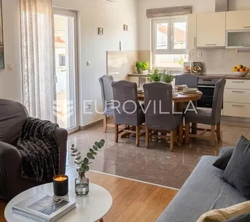 Kaštel Novi, komforan dvosoban stan na prvom katu - Kaštel Novi, Kaštela