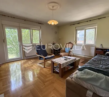 Darda, obiteljska kuća s garažom i velikom okućnicom, 124 m²