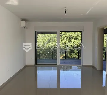 Istra, Poreč, najam dvosobnog nenamještenog stana 62.55 m² s parkingom, na duži period - cover