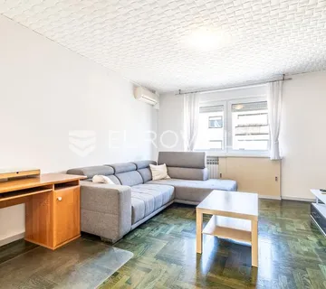 Zagreb, Tratinska, trosoban stan 78 m² parking mjesto