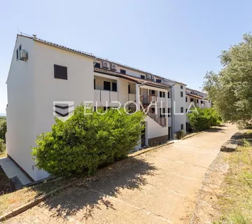 Istra, Duga Uvala, prizemlje, adaptirani apartman u sklopu naselja s pogledom na more,150 m od mora - Šegotići, Marčana