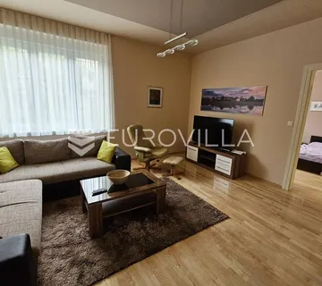 Osijek, Centar, najam uređenog četverosobnog stana površine 94 m²