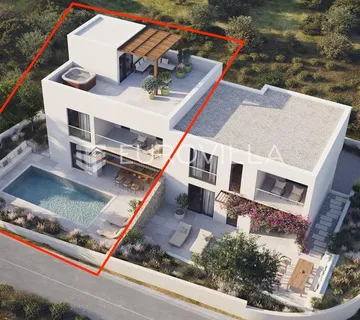 Vodice, luksuzan stan na tri etaže s bazenom i krovnom terasom s panoramskim pogledom na more