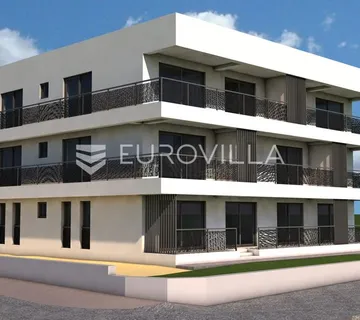 Istra, Rovinj, stan u prizemlju NKP 80 m2 s dvije spavaće sobe u blizini mora
