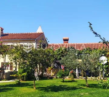 Istra, Marčana, prostrana obiteljska kuća s velikim vrtom i apartmanom u centru Kavrana - cover