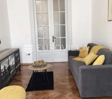 Rijeka, centar, adaptiran četverosoban stan površine 114.08 m², balkon - cover