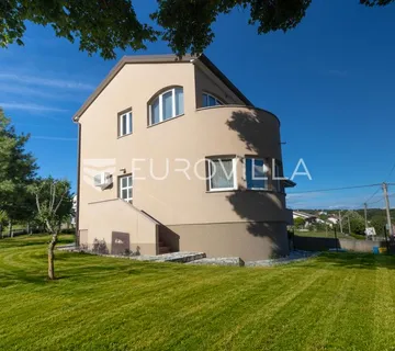 Viškovo, Marčelji, prostrana obiteljska kuća s dva stana 300 m² i velikom okućnicom 1137 m² - Marčelji, Viškovo
