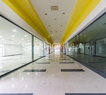 Prelog, poslovni kompleks površine 3725 m² - cover